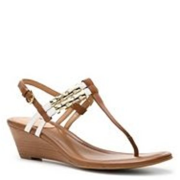 🔥 END OF SUMMER SALE PRICE $15🔥 Thong Wedges - Picture 1 of 5